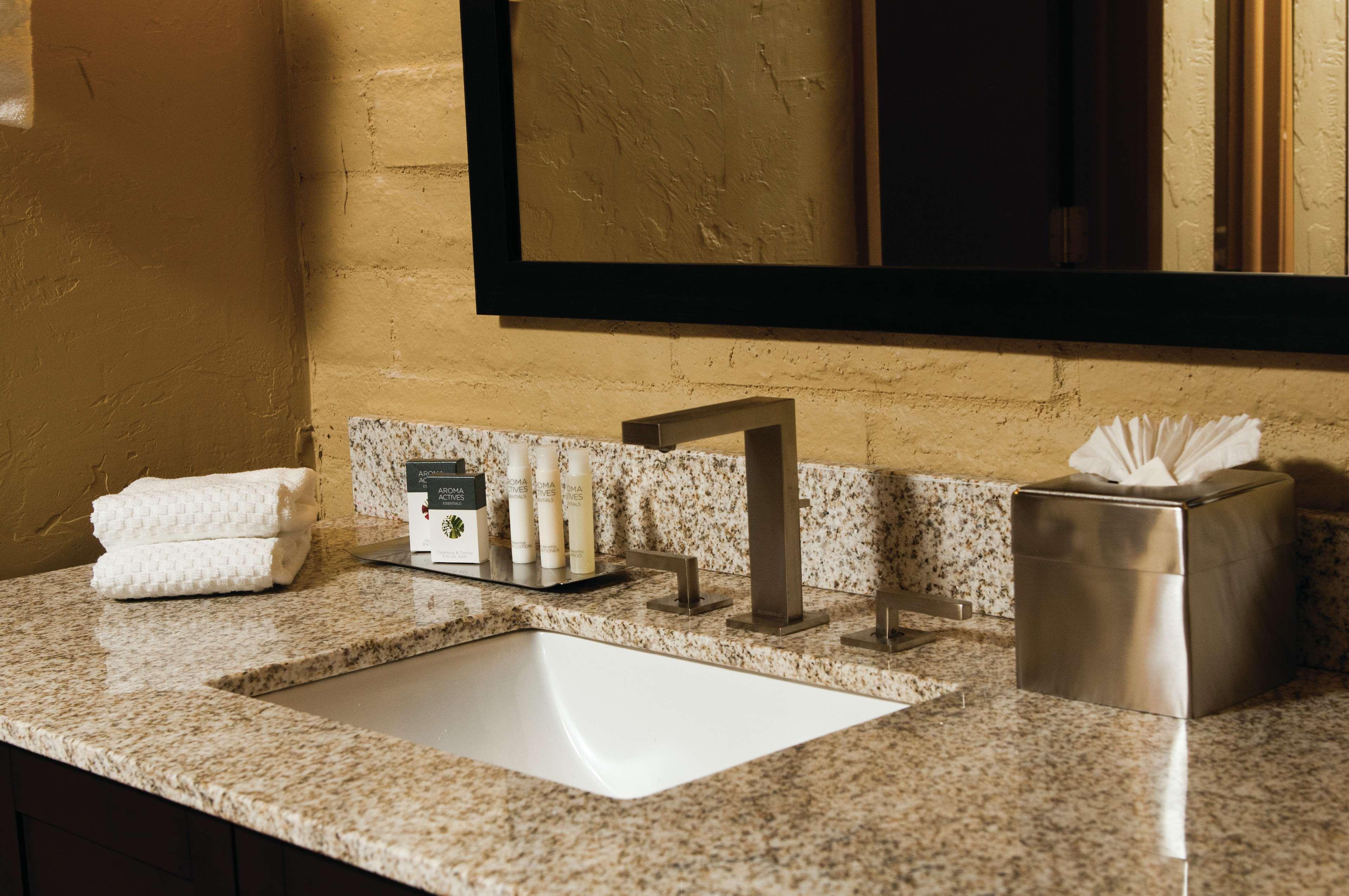 Doubletree Suites By Hilton Tucson-Williams Center Extérieur photo